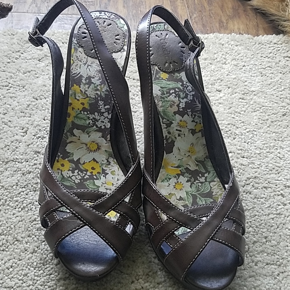 Mudd brown sandal pumps 8.5